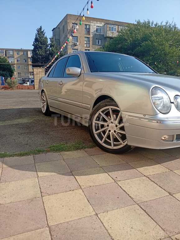 Mercedes E 240