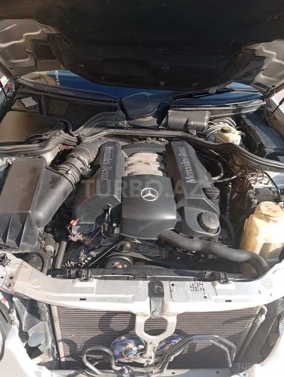 Mercedes E 240