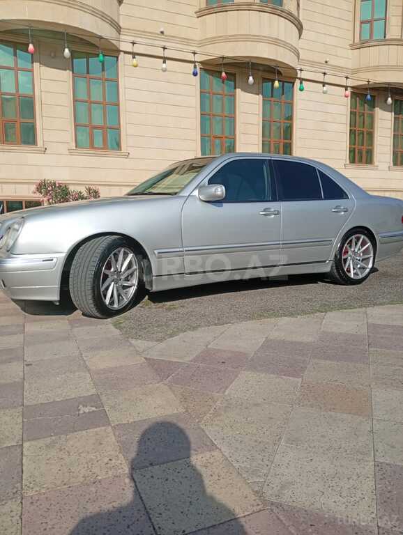 Mercedes E 240