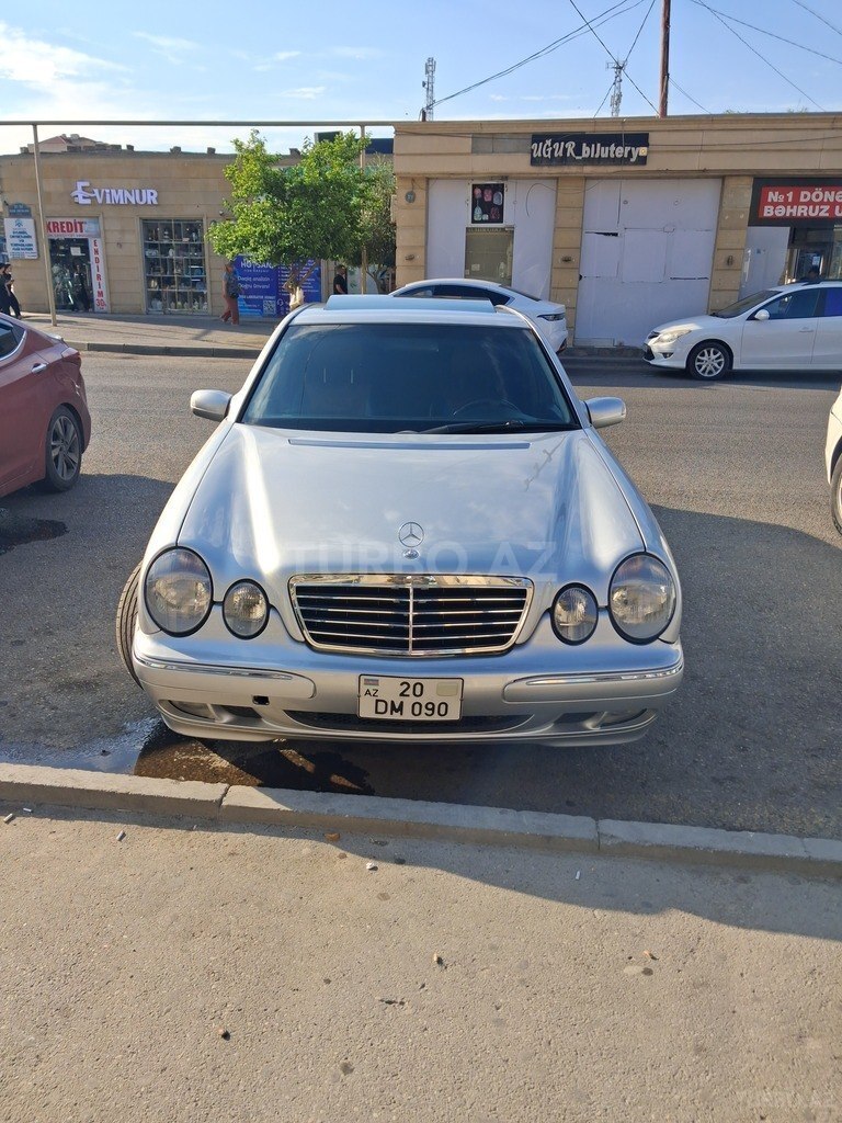 Mercedes E 240