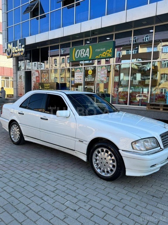Mercedes C 200