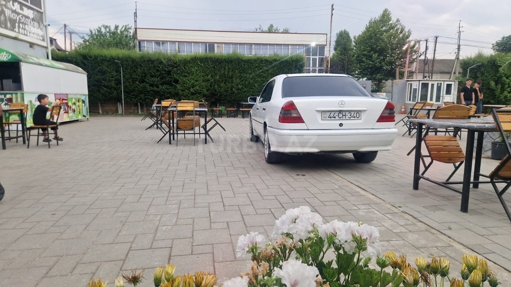 Mercedes C 200