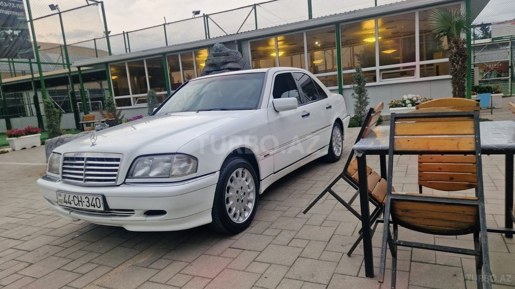 Mercedes C 200