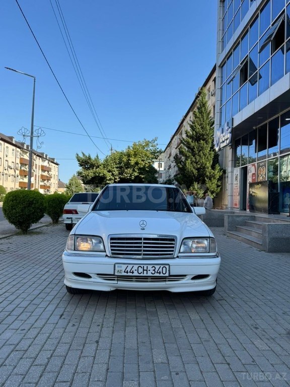 Mercedes C 200