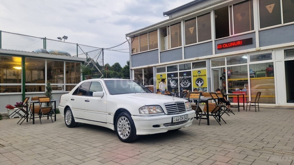 Mercedes C 200