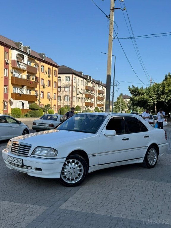 Mercedes C 200