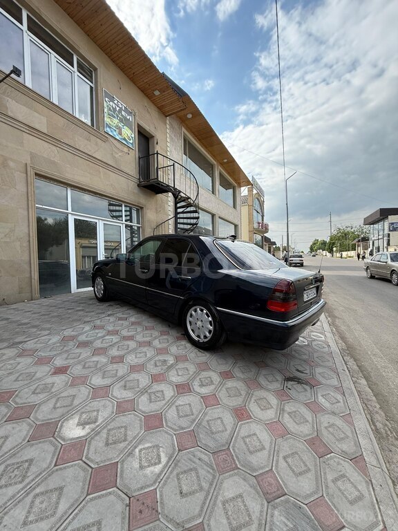 Mercedes C 180