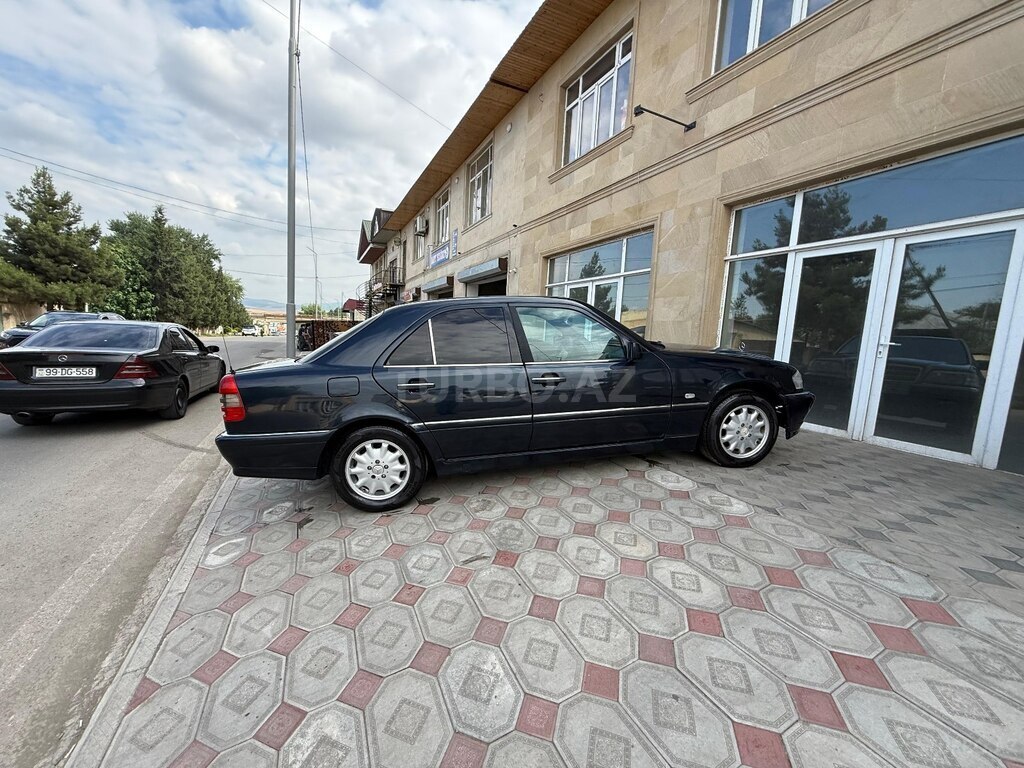 Mercedes C 180