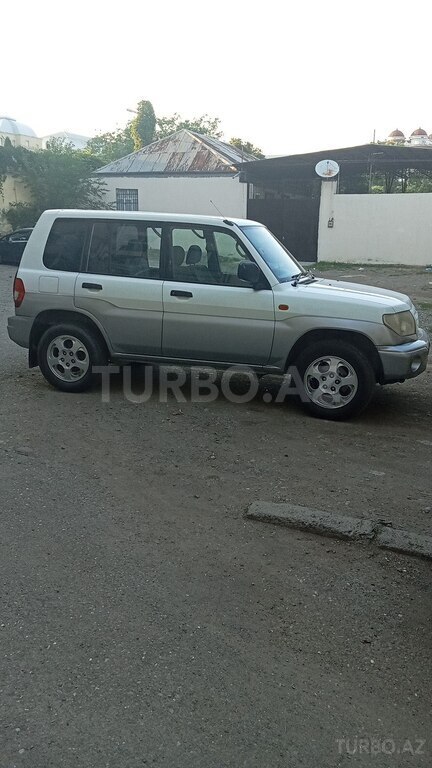 Mitsubishi Pajero io