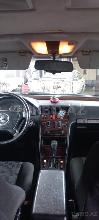 Mercedes C 200