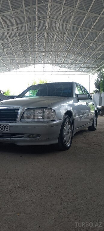 Mercedes C 200
