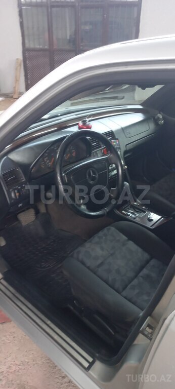Mercedes C 200