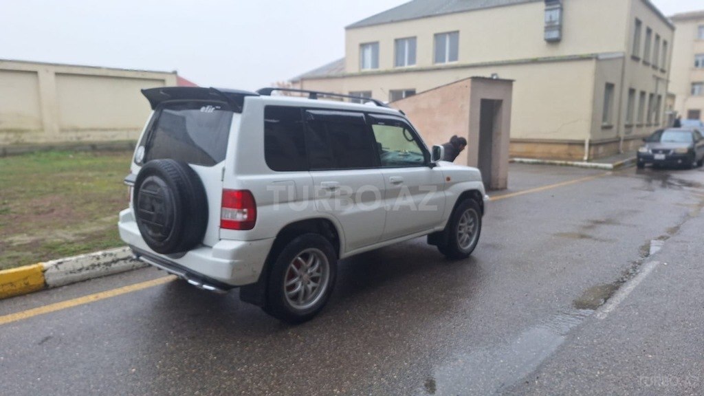 Mitsubishi Pajero io