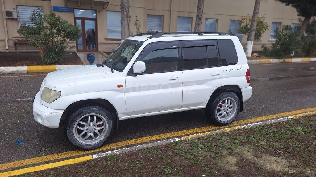 Mitsubishi Pajero io