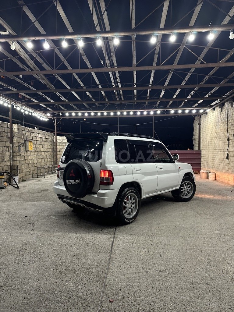 Mitsubishi Pajero io