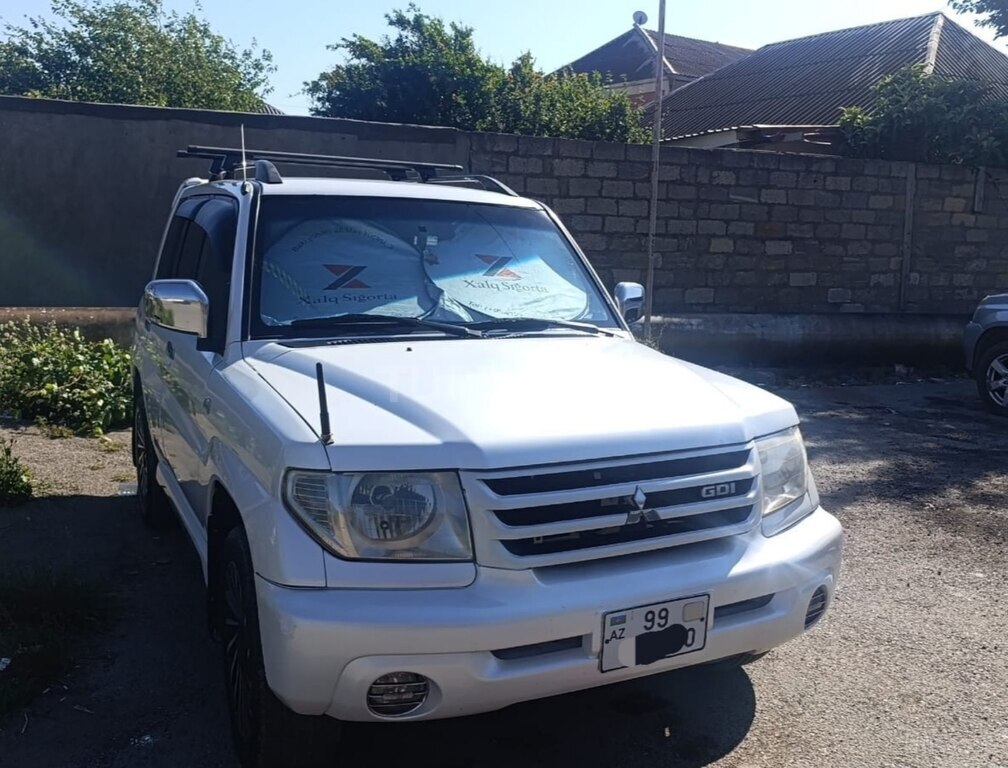 Mitsubishi Pajero io