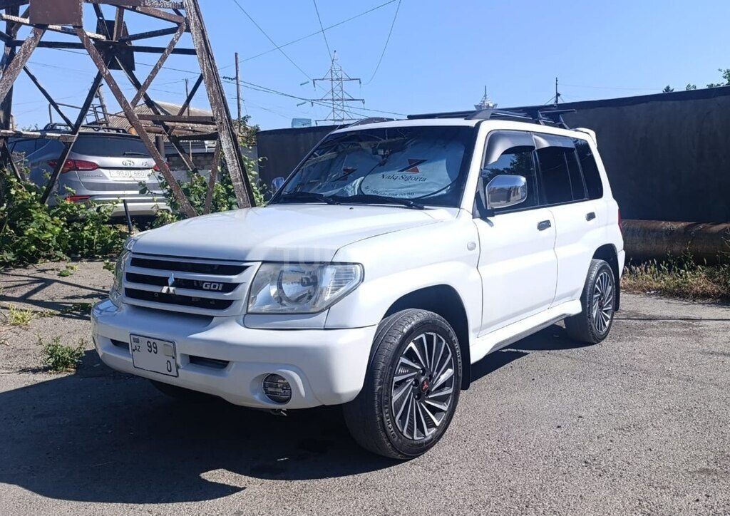 Mitsubishi Pajero io