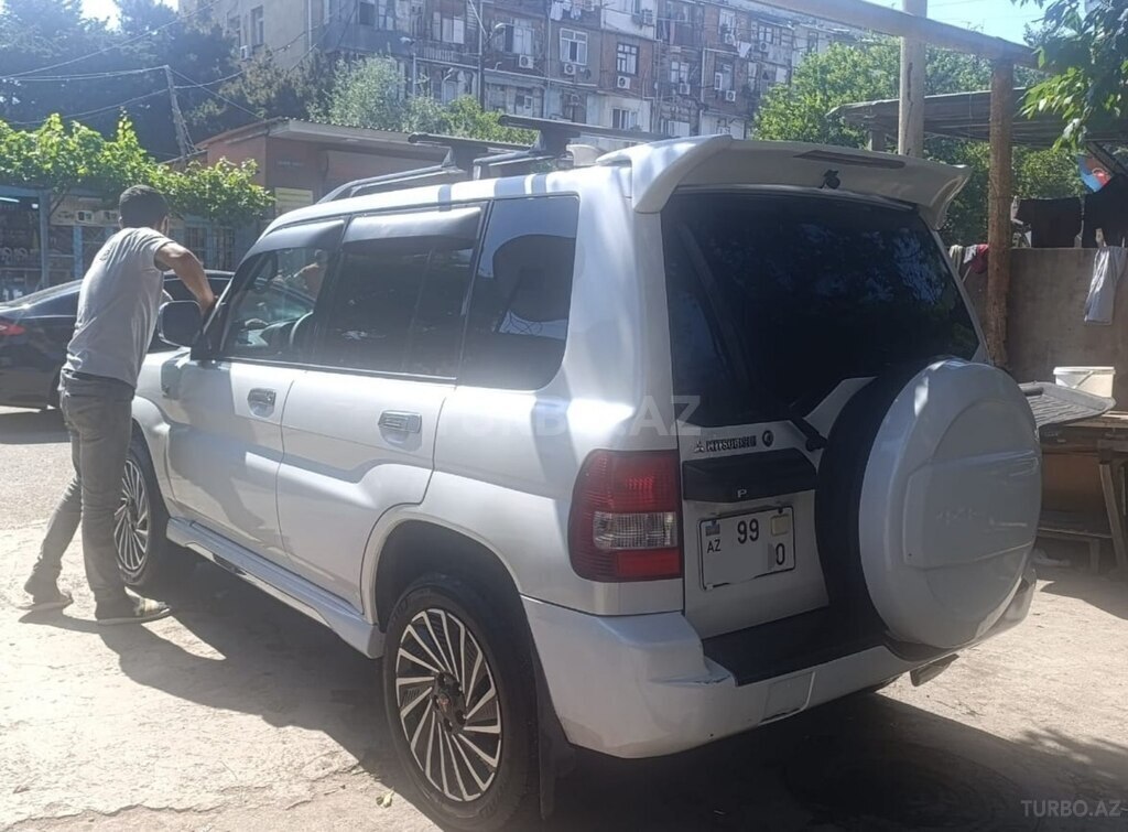 Mitsubishi Pajero io