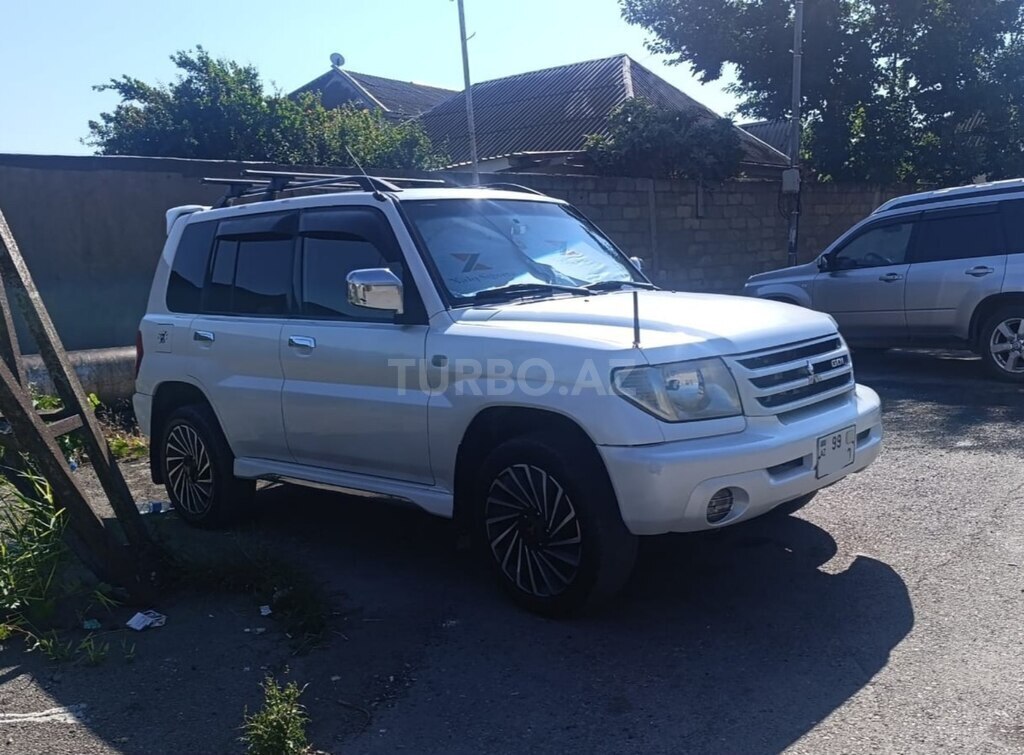 Mitsubishi Pajero io