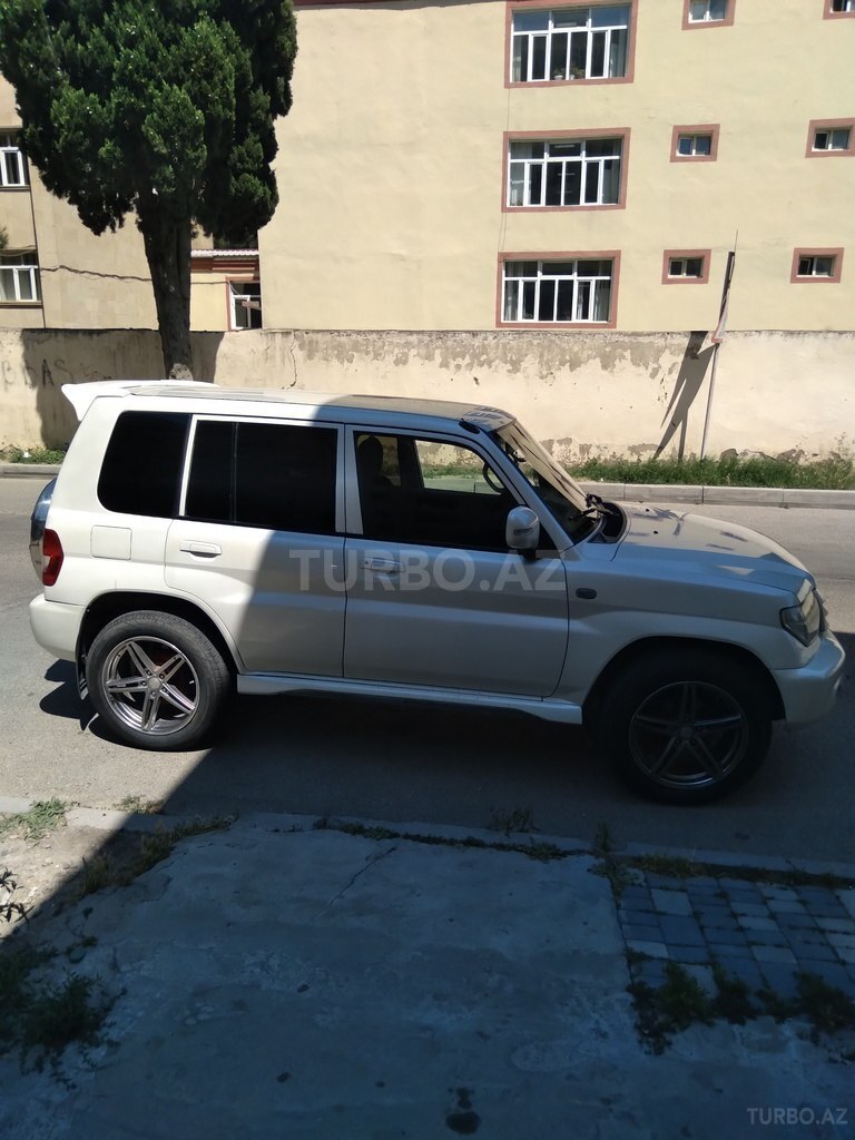 Mitsubishi Pajero io