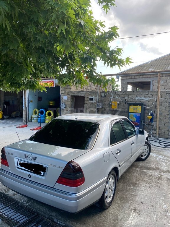Mercedes C 180