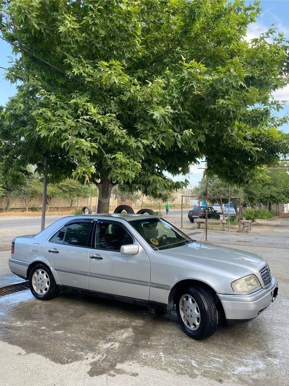 Mercedes C 180
