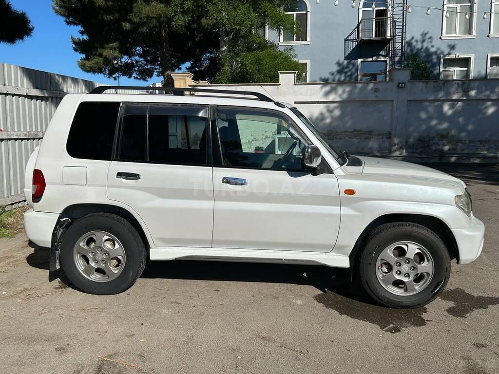 Mitsubishi Pajero io
