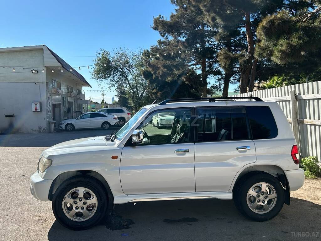 Mitsubishi Pajero io