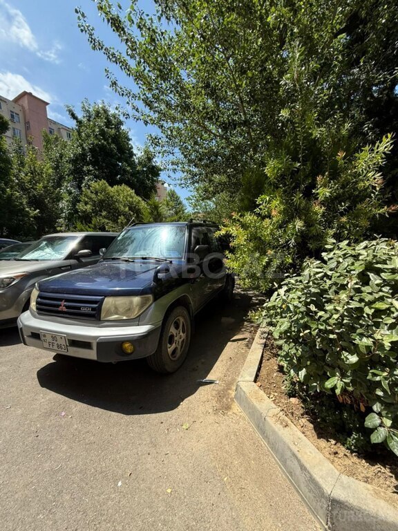 Mitsubishi Pajero io