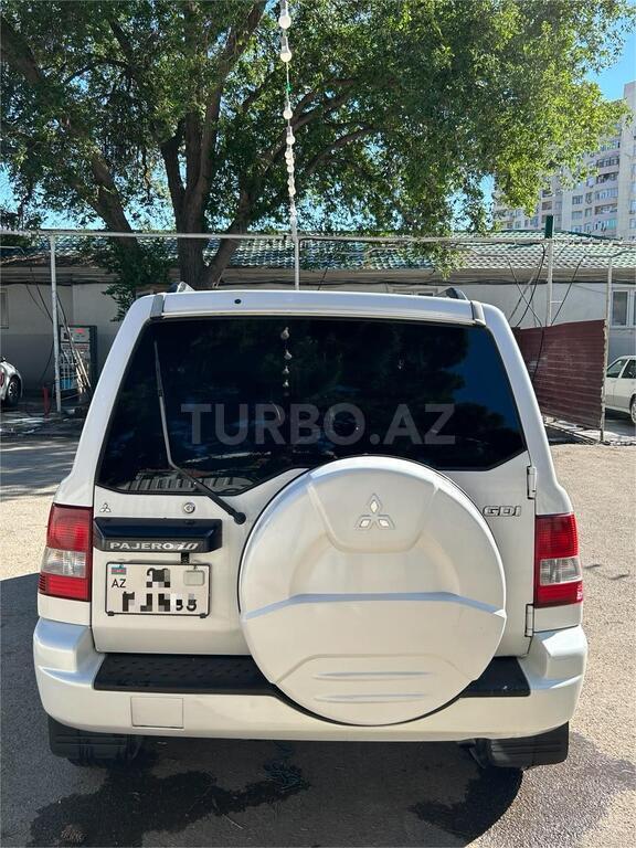 Mitsubishi Pajero io