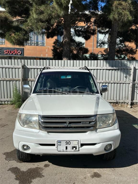 Mitsubishi Pajero io