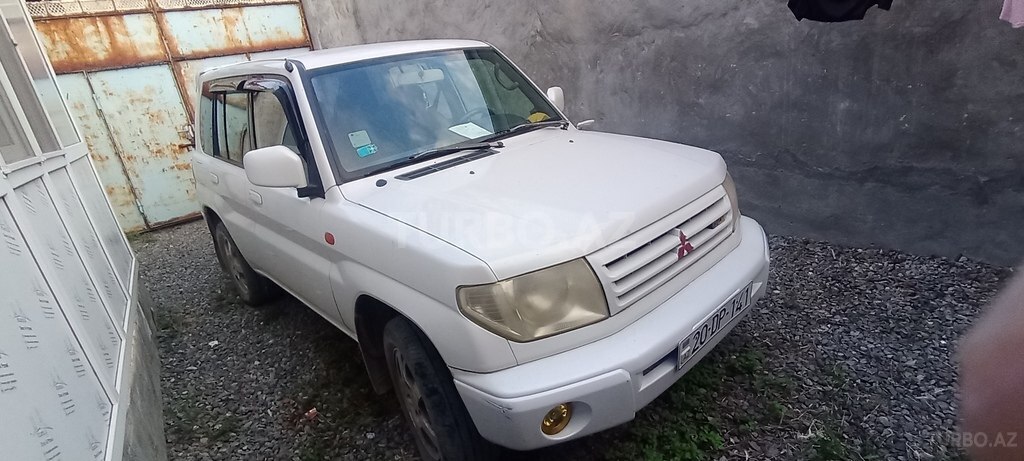 Mitsubishi Pajero io