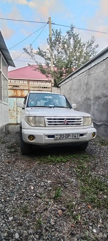 Mitsubishi Pajero io