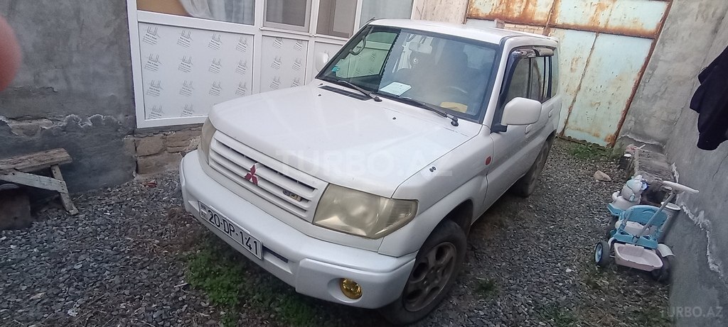 Mitsubishi Pajero io