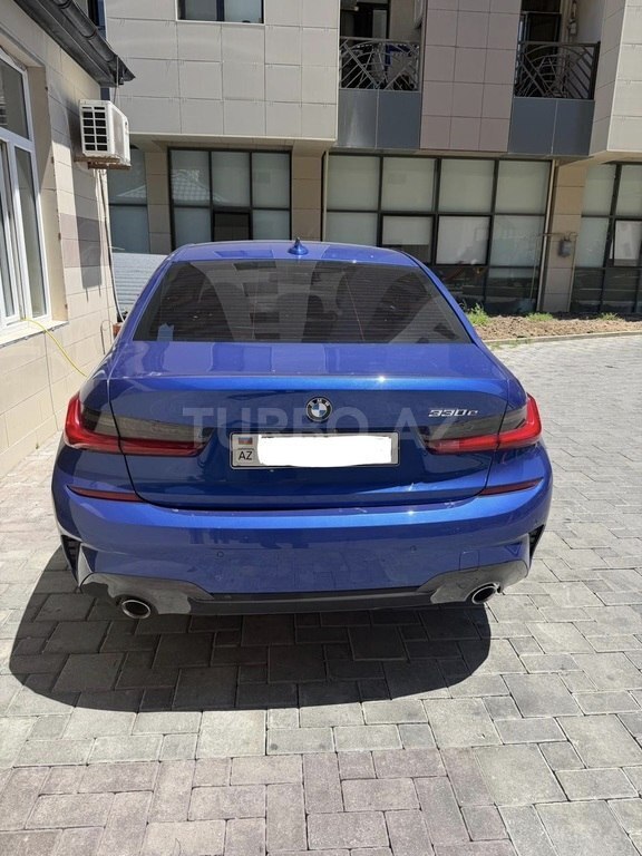 BMW 330e