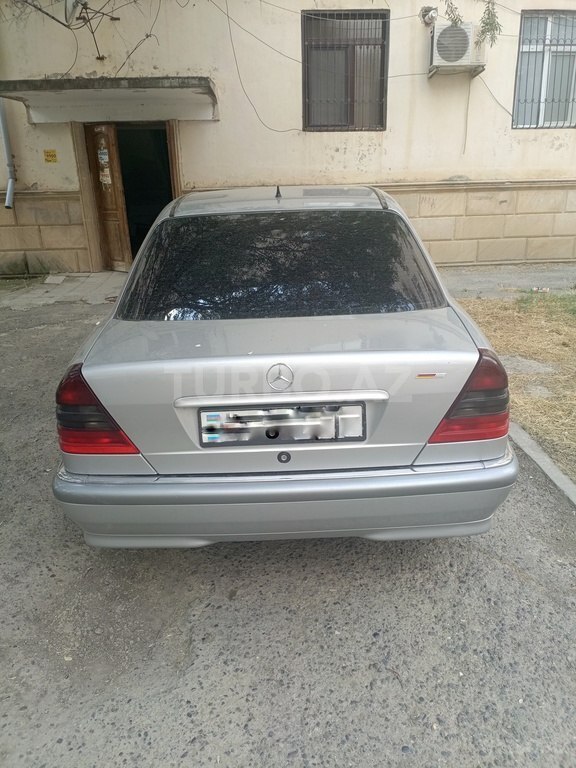 Mercedes C 180