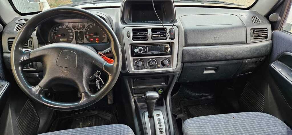 Mitsubishi Pajero io