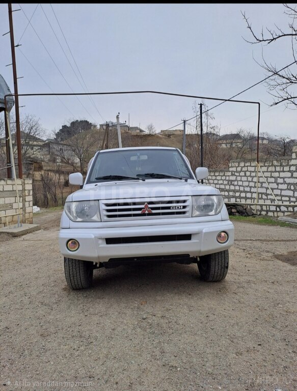 Mitsubishi Pajero io