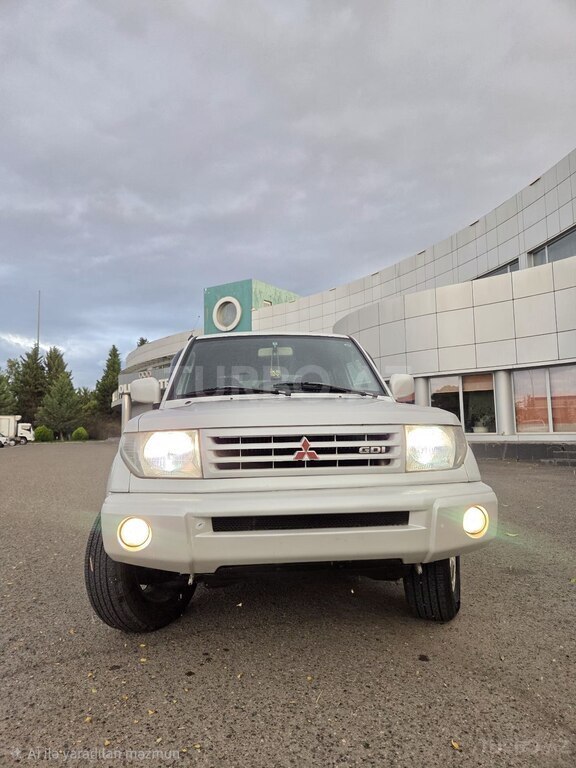 Mitsubishi Pajero io