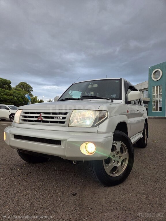 Mitsubishi Pajero io