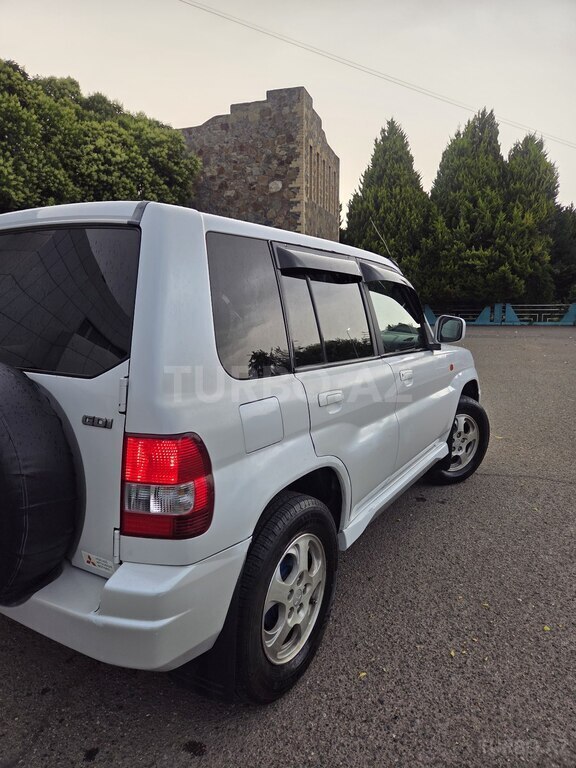 Mitsubishi Pajero io