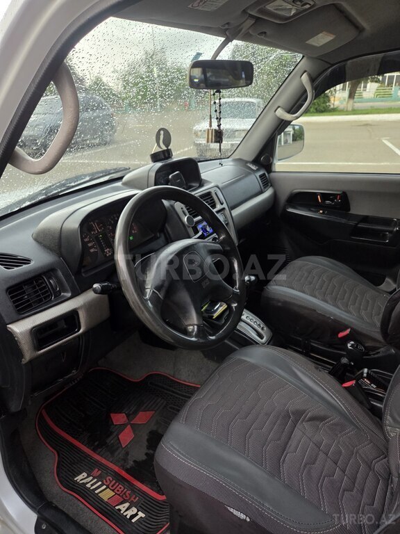 Mitsubishi Pajero io