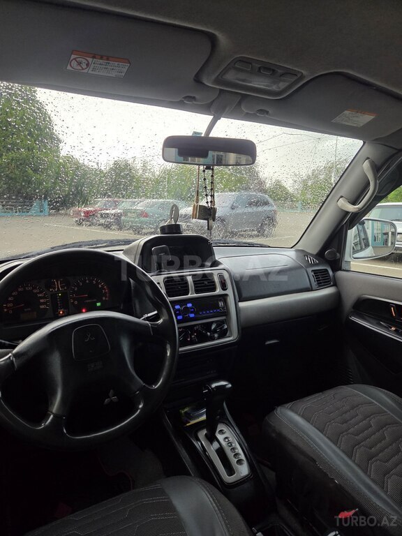 Mitsubishi Pajero io