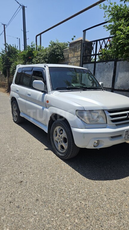 Mitsubishi Pajero io