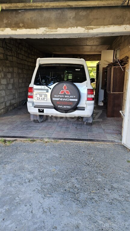 Mitsubishi Pajero io