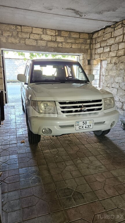 Mitsubishi Pajero io