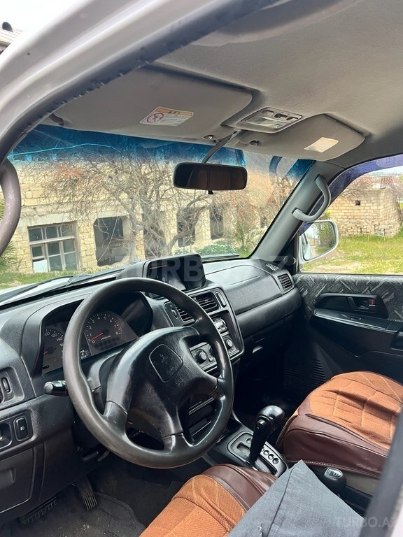 Mitsubishi Pajero io