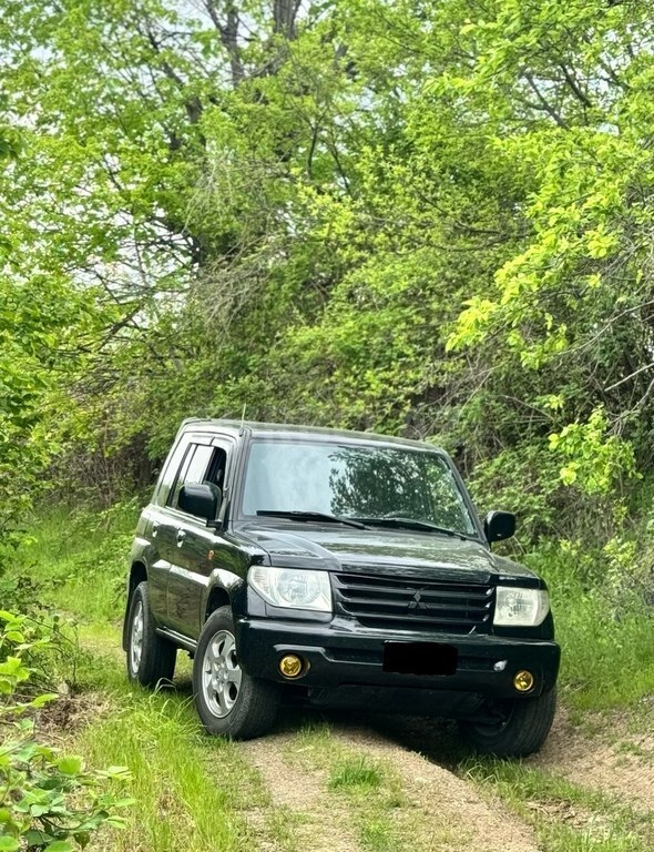 Mitsubishi Pajero io