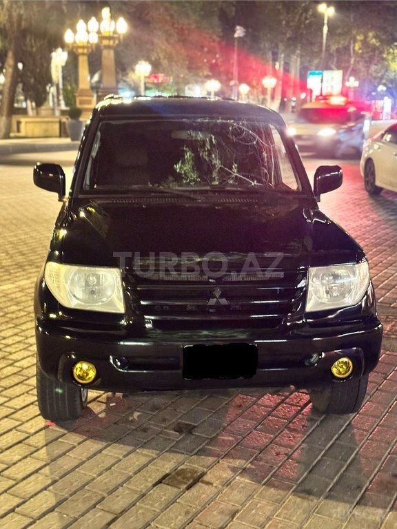 Mitsubishi Pajero io