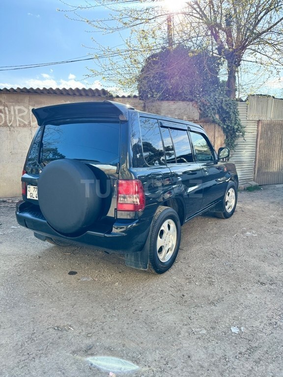 Mitsubishi Pajero io